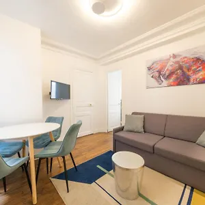 Mgic 4p Montmartre , Paris France